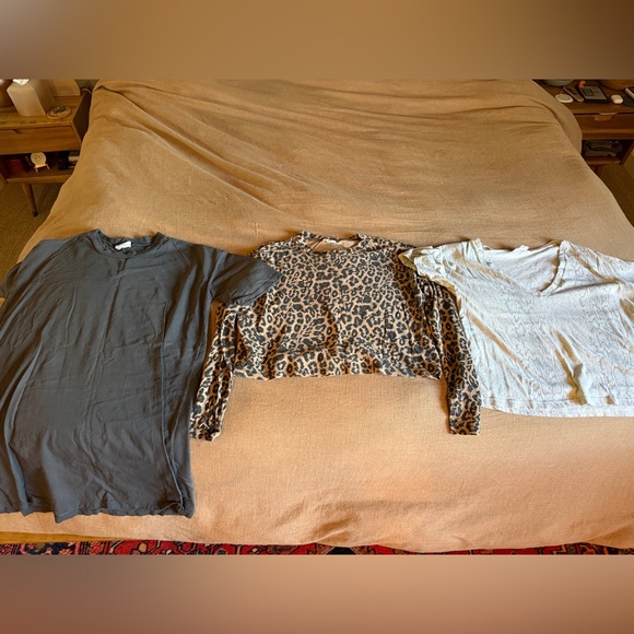 LNA bundle - t-shirt dress, long sleeve tee and short sleeve t - size M - Picture 1 of 5